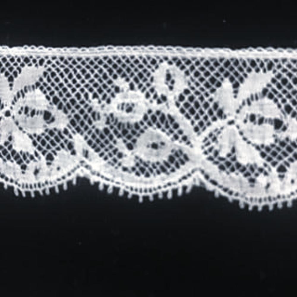 L-162 White - Lace edging - 25mm Flower and Leaf Design.