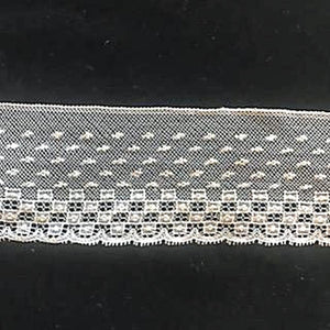 L-465 Ivory - Lace Edging - 45mm Square Pattern.