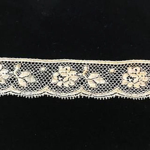 L-156A Ecru - Lace Edging - 33mm Flower and Leaf Design