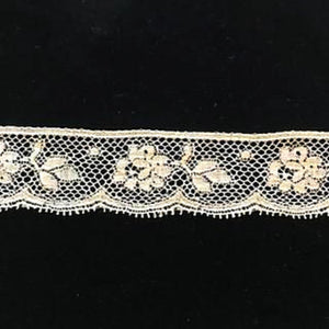 L-156A Ecru - Lace Edging - 33mm Flower and Leaf Design